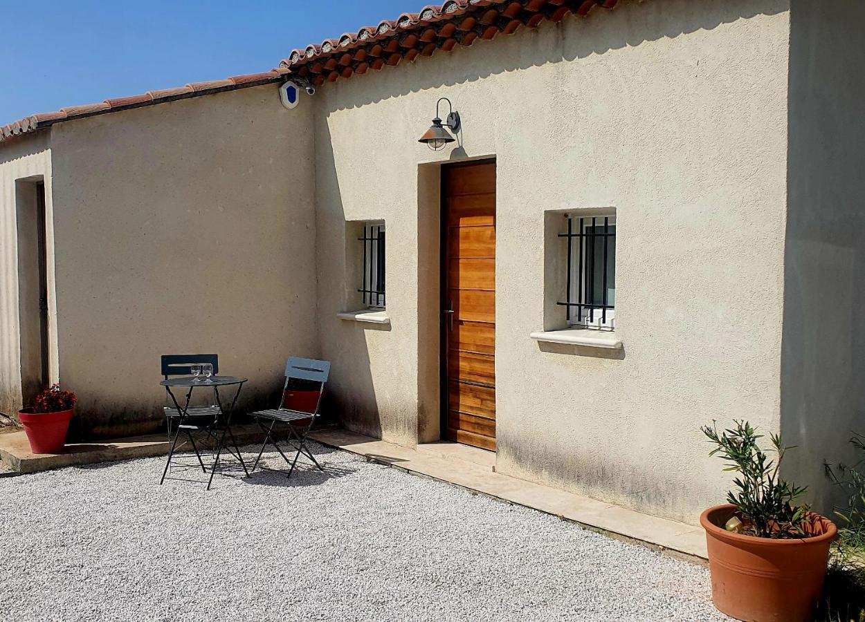 Coquet 2 Pieces Au Calme Avec Piscine Villa Fontvieille Exterior photo